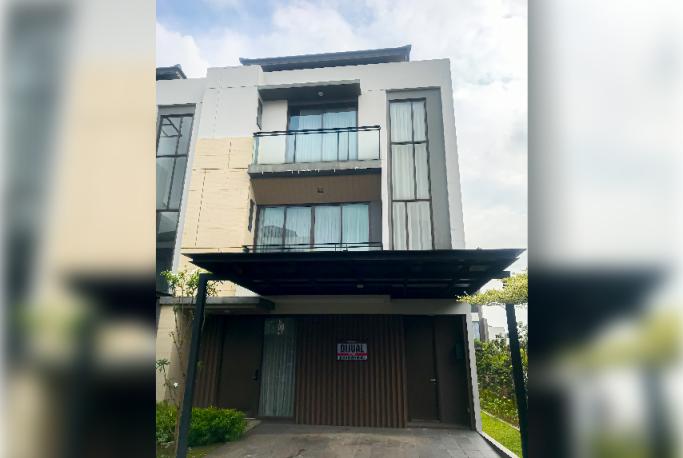 Dijual Cepat Rumah 3 Lantai Bagus Harga Dibawah Pasar zora keia bsd city 